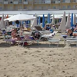 Marlisa Pier