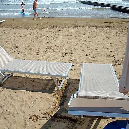 Marlisa Pier Hotel 2*